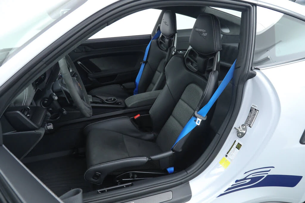 2025 Porsche 992 GT3 RS - Image 26 of 31