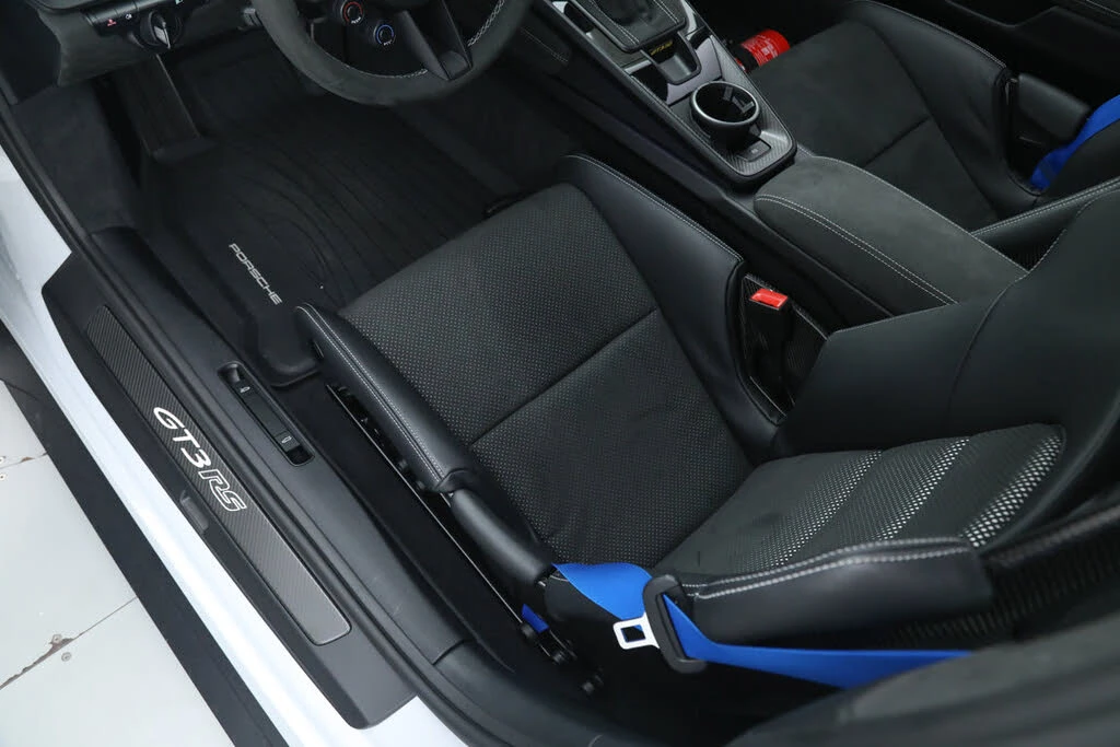 2025 Porsche 992 GT3 RS - Image 29 of 31