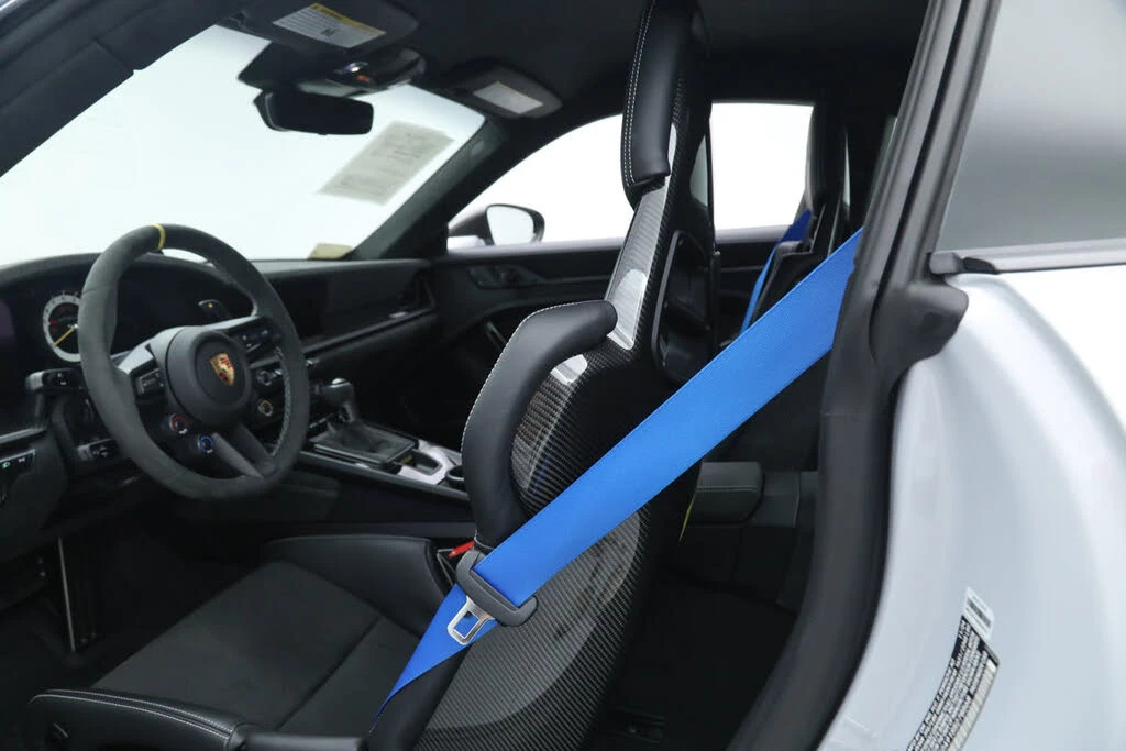 2025 Porsche 992 GT3 RS - Image 28 of 31