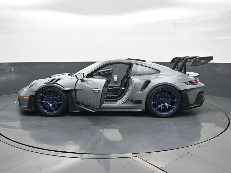 2025 Porsche 992 GT3 RS - Image 24 of 28