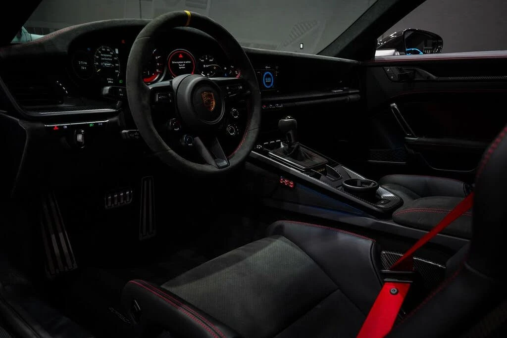 2025 Porsche 992 GT3 RS - Image 27 of 31