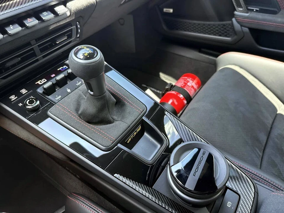 2025 Porsche 992 GT3 RS - Image 27 of 31
