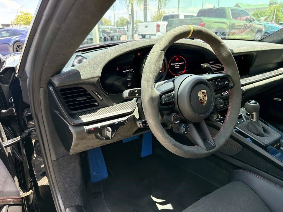 2025 Porsche 992 GT3 RS - Image 19 of 31