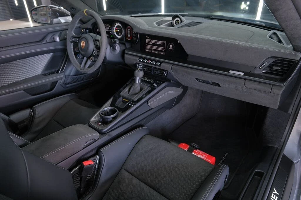 2025 Porsche 992 GT3 RS - Image 27 of 31