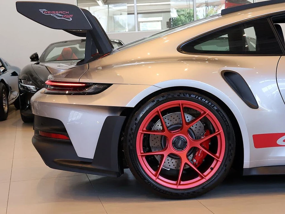 2025 Porsche 992 GT3 RS - Image 14 of 31