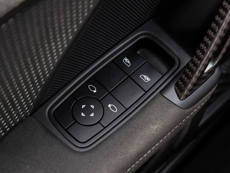 2025 Porsche 992 GT3 RS - Image 19 of 31