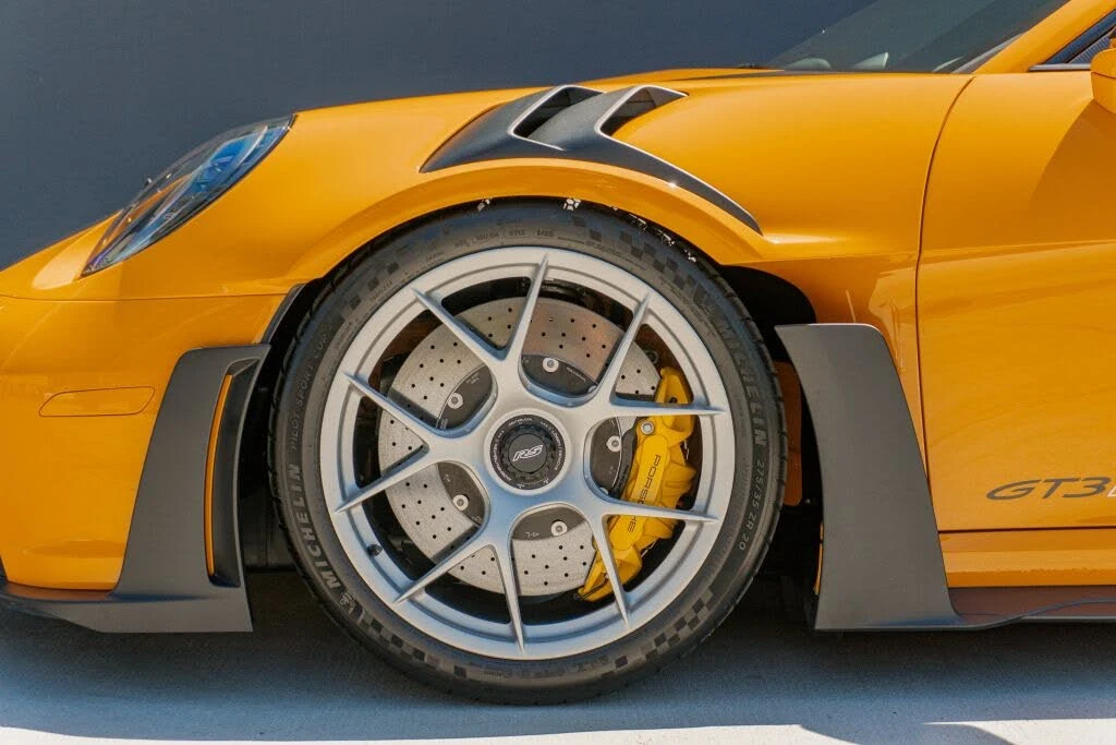 2025 Porsche 992 GT3 RS - Image 18 of 31