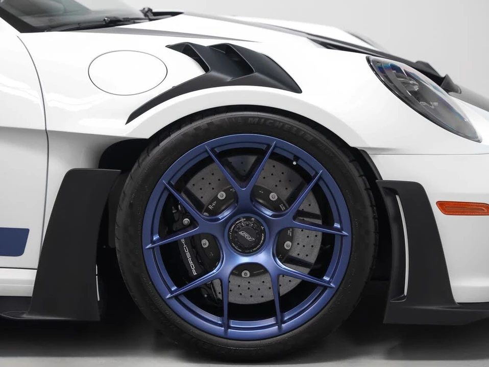2025 Porsche 992 GT3 RS - Image 28 of 31