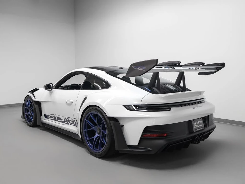 2025 Porsche 992 GT3 RS - Image 3 of 31