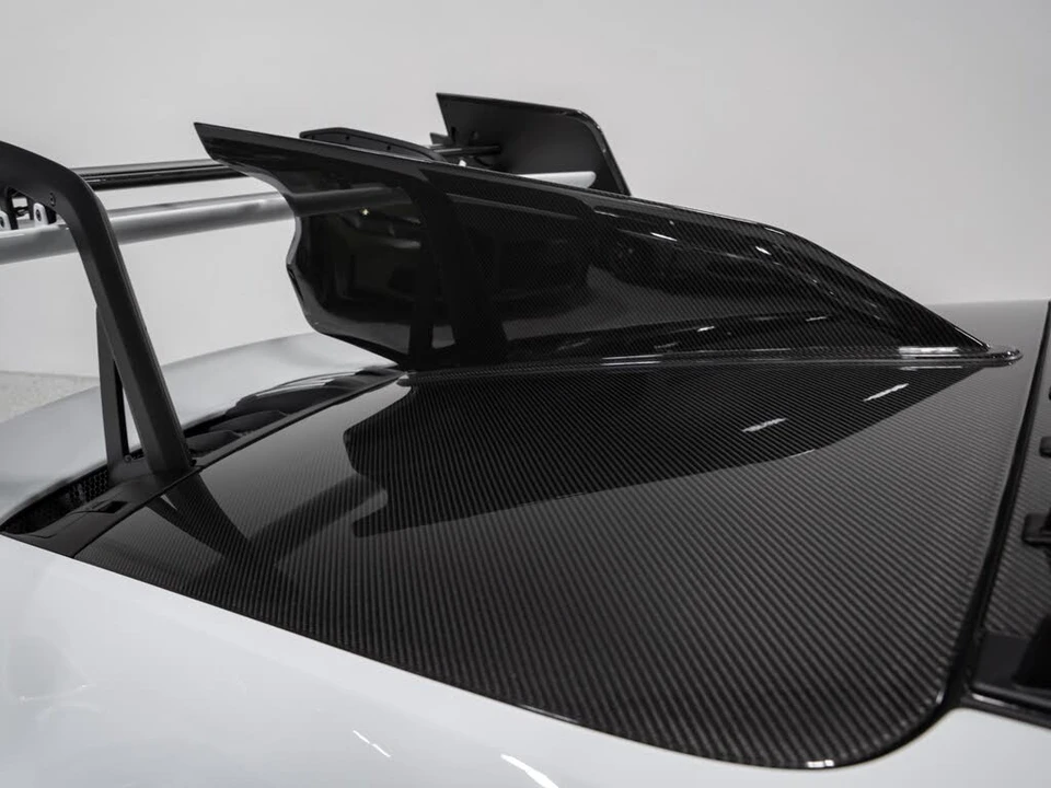 2025 Porsche 992 GT3 RS - Image 29 of 31