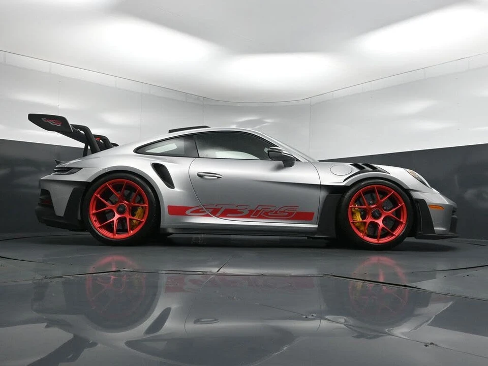 2025 Porsche 992 GT3 RS - Image 29 of 31