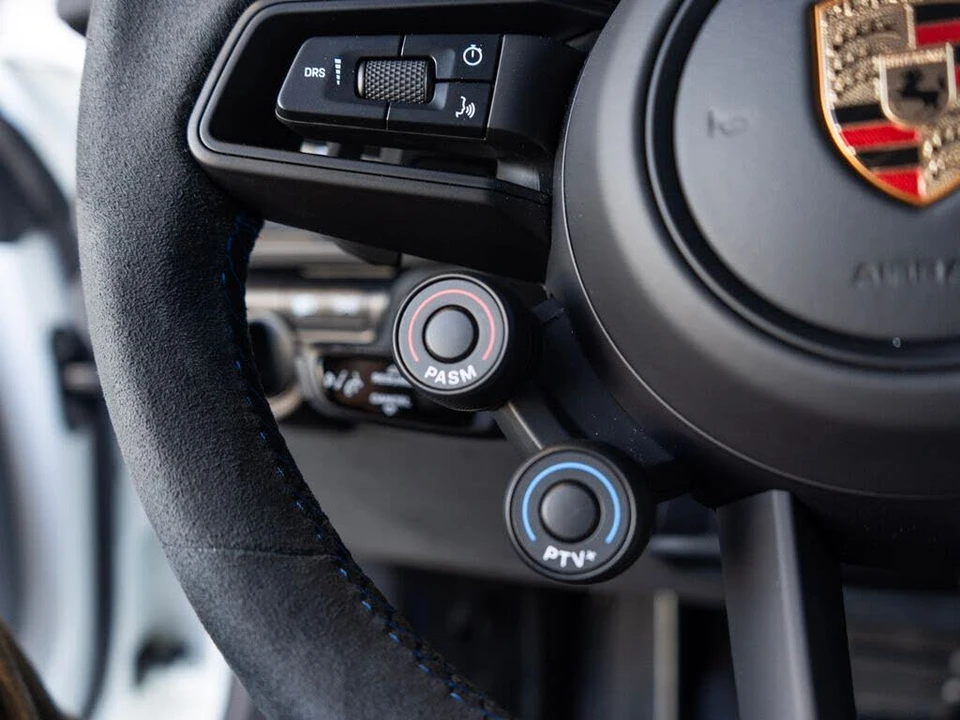 2025 Porsche 992 GT3 RS - Image 18 of 31