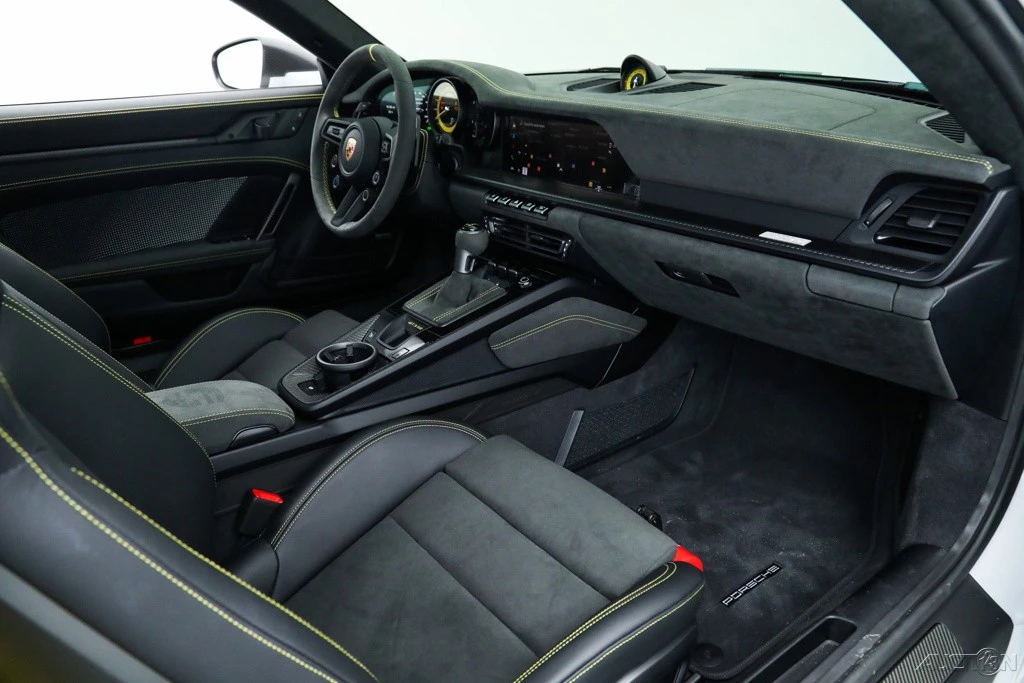 2025 Porsche 992 GT3 RS - Image 19 of 21