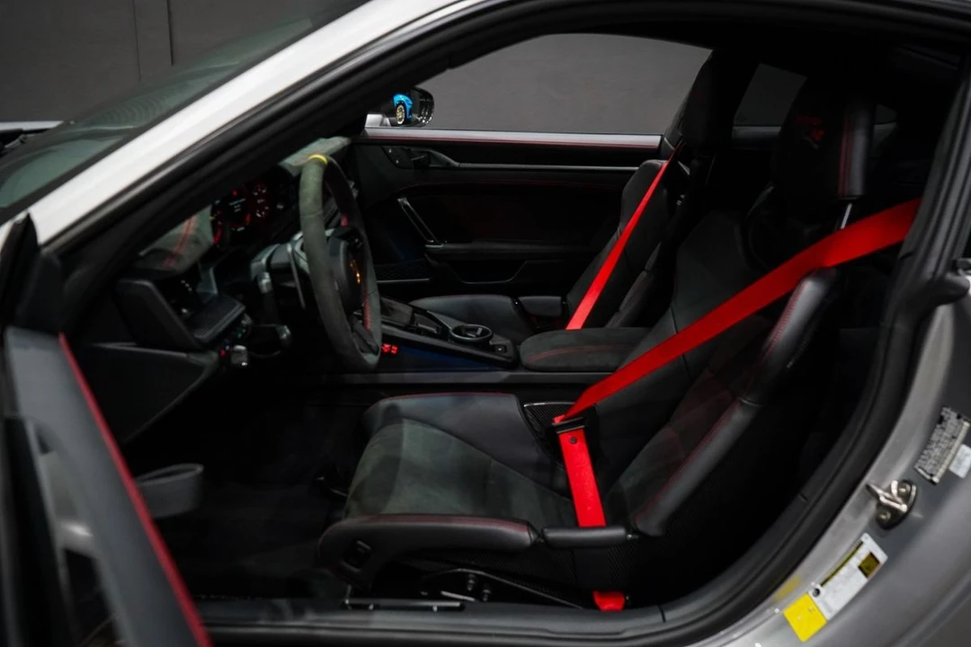 2025 Porsche 992 GT3 RS - Image 28 of 31