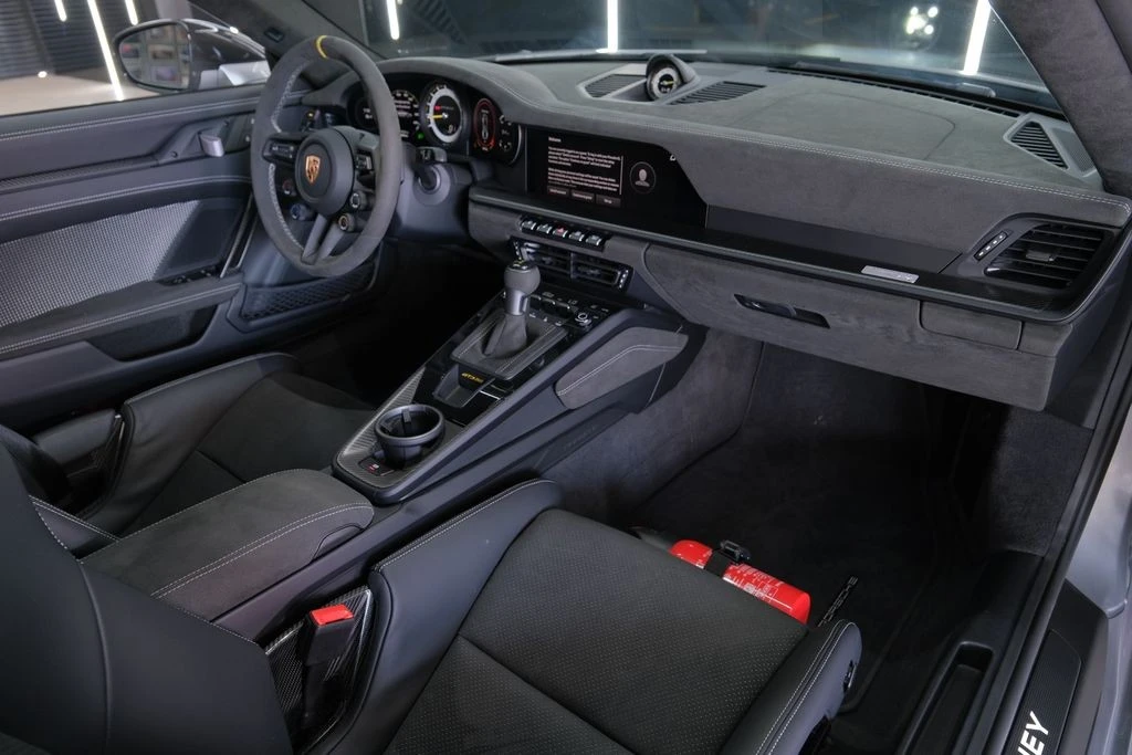 2025 Porsche 992 GT3 RS - Image 27 of 31