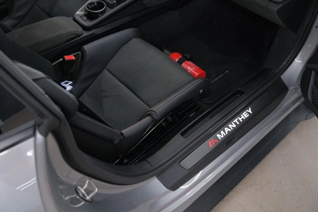 2025 Porsche 992 GT3 RS - Image 17 of 31