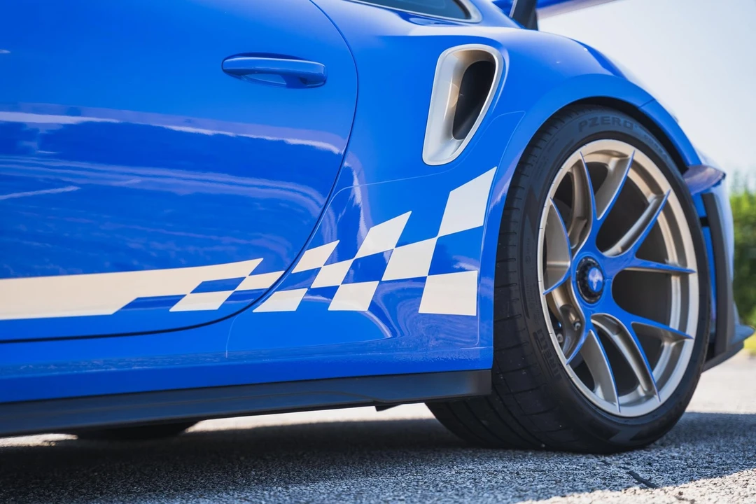 2025 Porsche 992 GT3 RS - Image 9 of 31