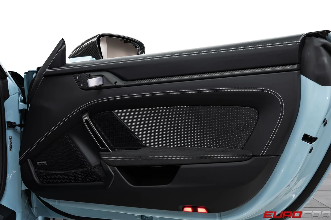 2025 Porsche 992 GT3 RS - Image 28 of 31