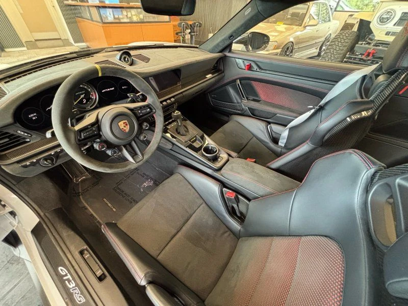 2025 Porsche 992 GT3 RS - Image 28 of 31