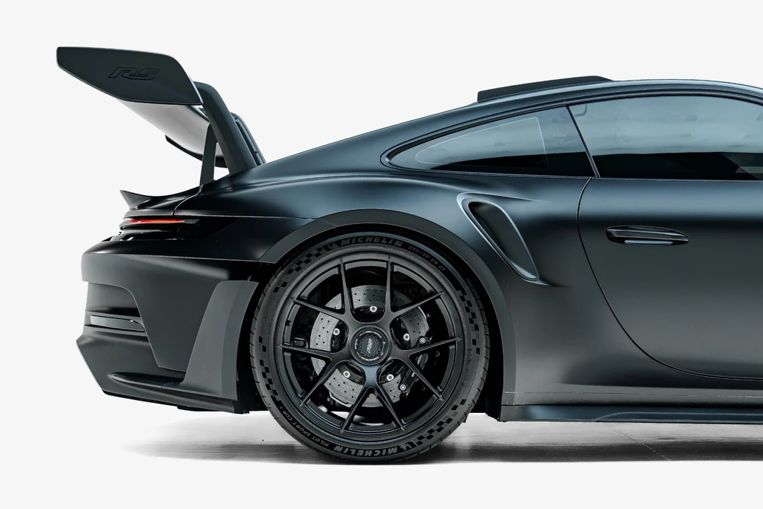 2025 Porsche 992 GT3 RS - Image 19 of 31