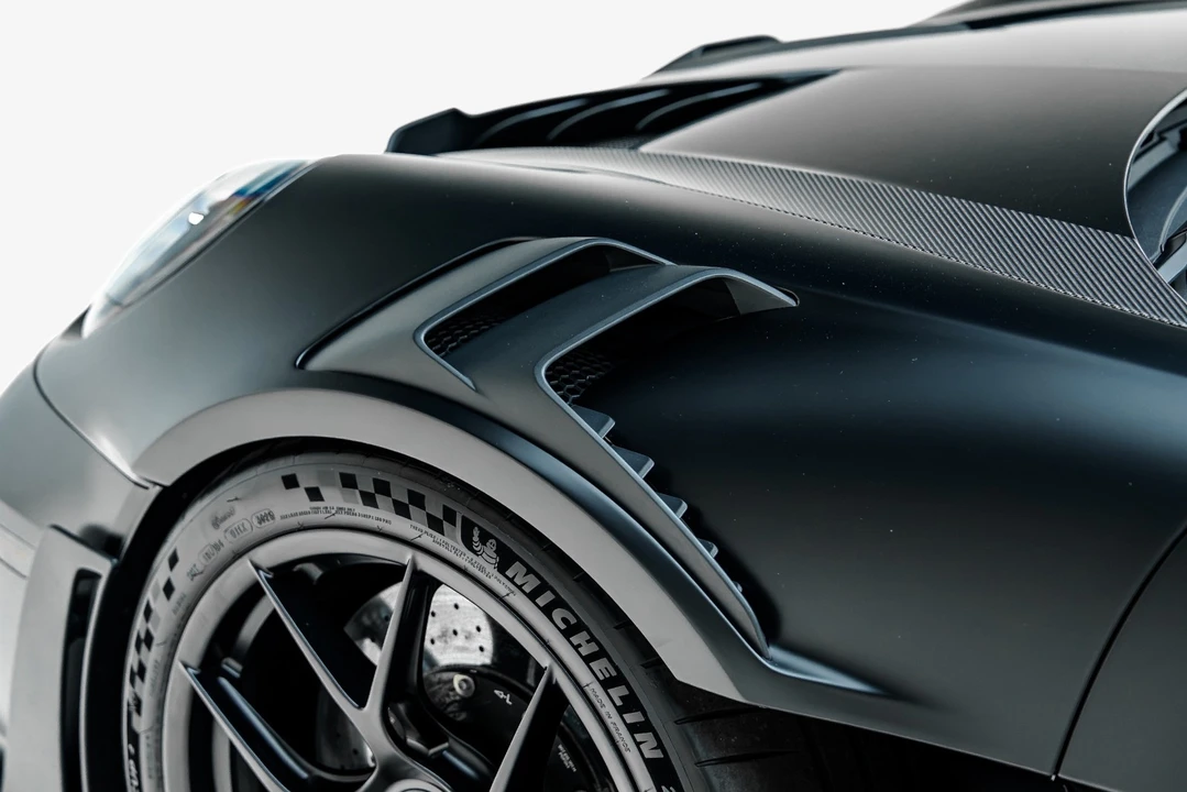 2025 Porsche 992 GT3 RS - Image 29 of 31