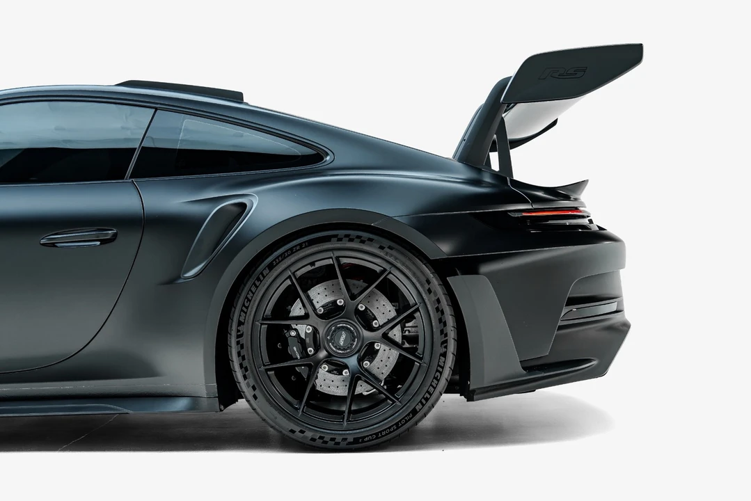 2025 Porsche 992 GT3 RS - Image 18 of 31