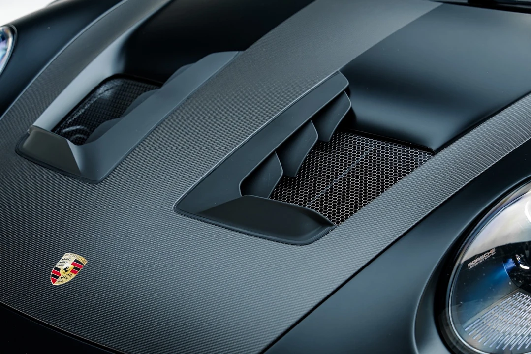 2025 Porsche 992 GT3 RS - Image 28 of 31