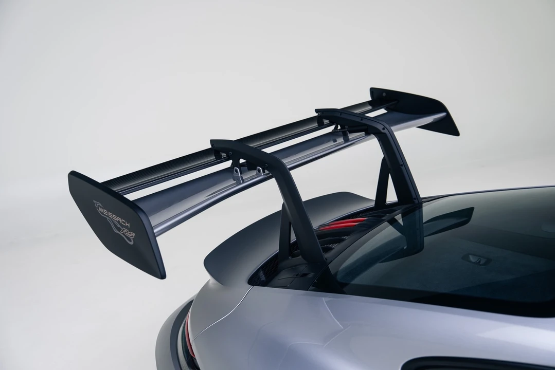 2025 Porsche 992 GT3 RS - Image 28 of 31