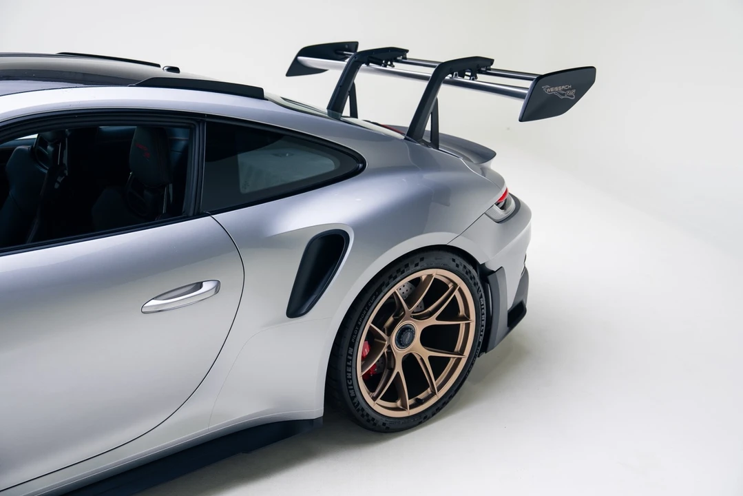 2025 Porsche 992 GT3 RS - Image 18 of 21