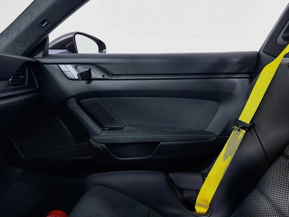 2025 Porsche 992 GT3 RS - Image 25 of 31