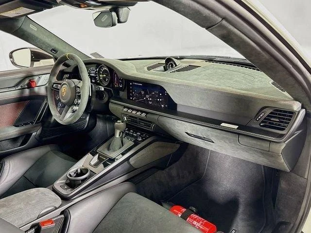 2025 Porsche 992 GT3 RS - Image 17 of 20