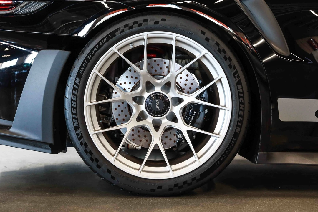 2025 Porsche 992 GT3 RS - Image 14 of 31