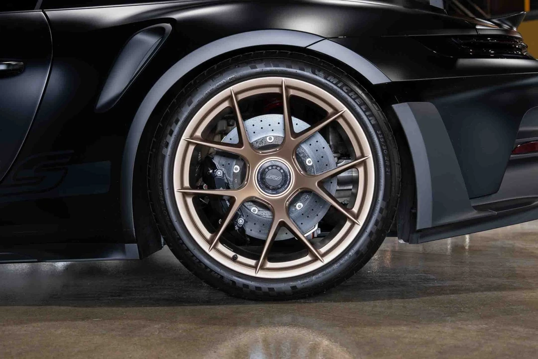 2025 Porsche 992 GT3 RS - Image 18 of 31