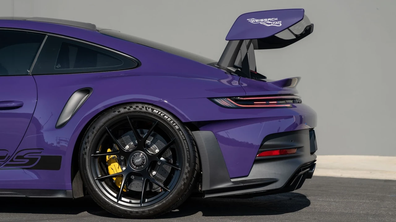 2025 Porsche 992 GT3 RS - Image 14 of 31