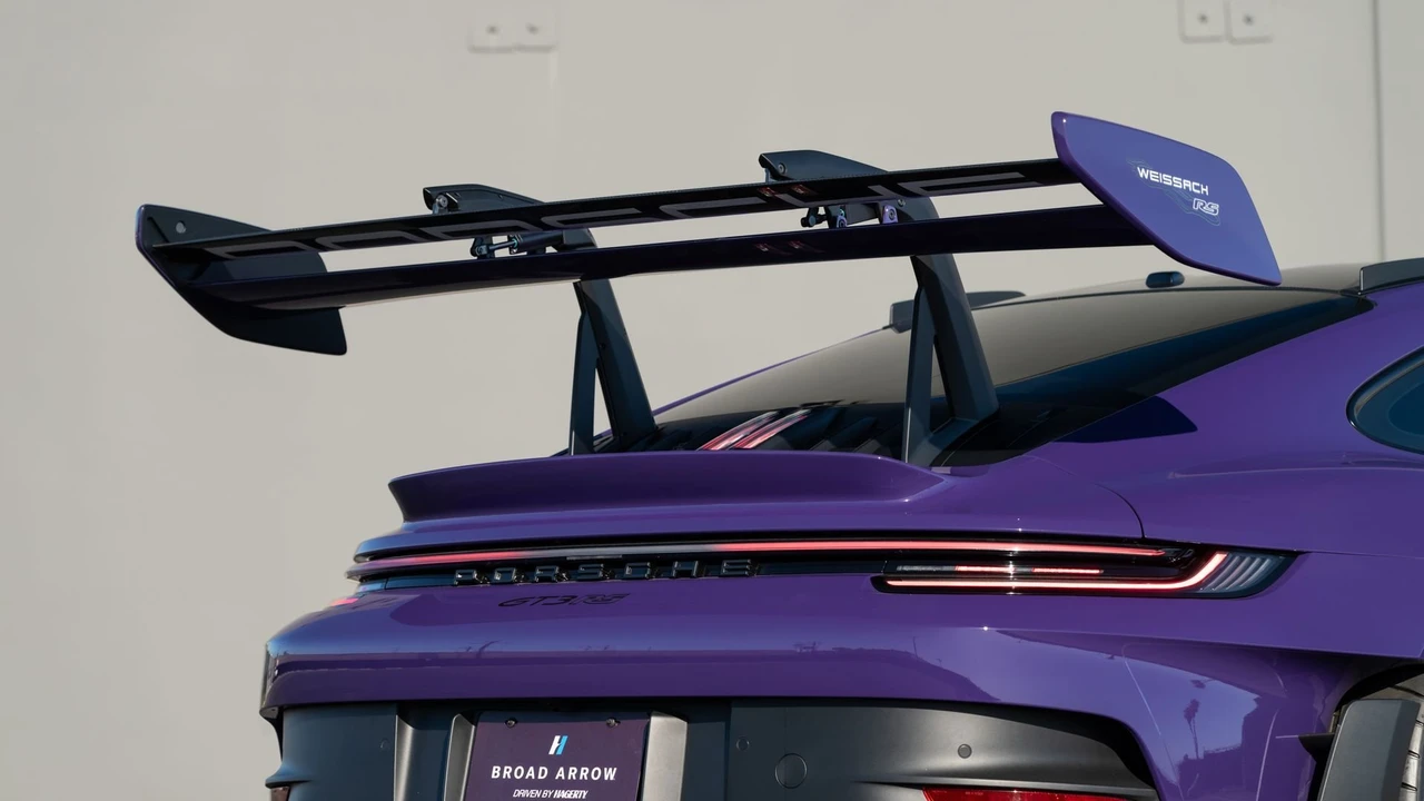 2025 Porsche 992 GT3 RS - Image 29 of 31