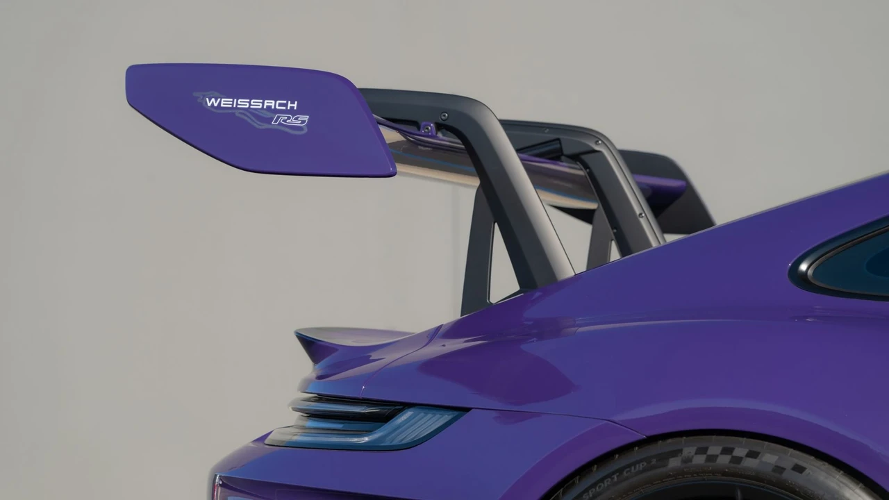 2025 Porsche 992 GT3 RS - Image 27 of 31