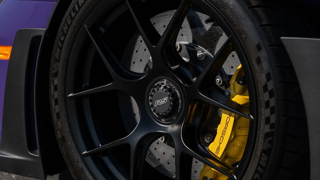 2025 Porsche 992 GT3 RS - Image 19 of 31