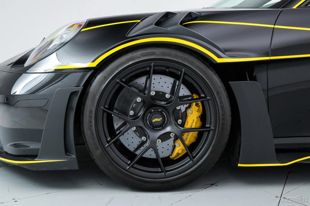 2025 Porsche 992 GT3 RS - Image 16 of 21
