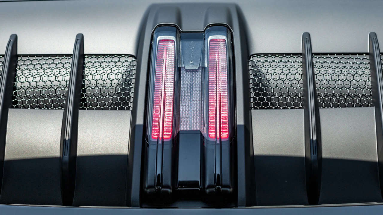 2025 Porsche 992 GT3 RS - Image 28 of 31