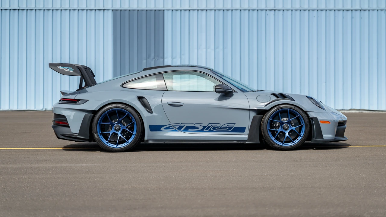 2025 Porsche 992 GT3 RS - Image 4 of 31