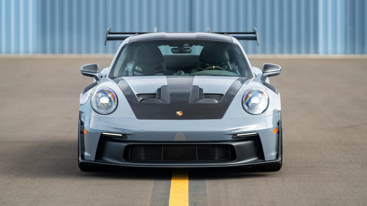 2025 Porsche 992 GT3 RS - Image 2 of 31