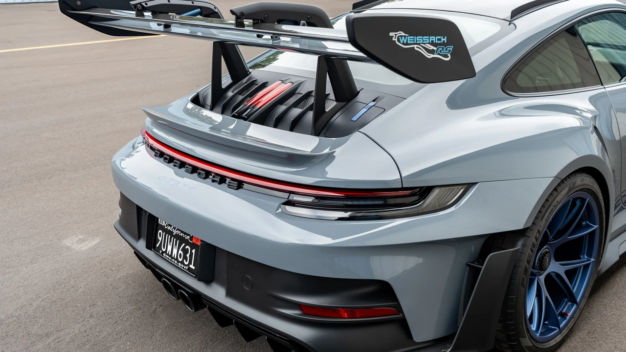 2025 Porsche 992 GT3 RS - Image 19 of 31