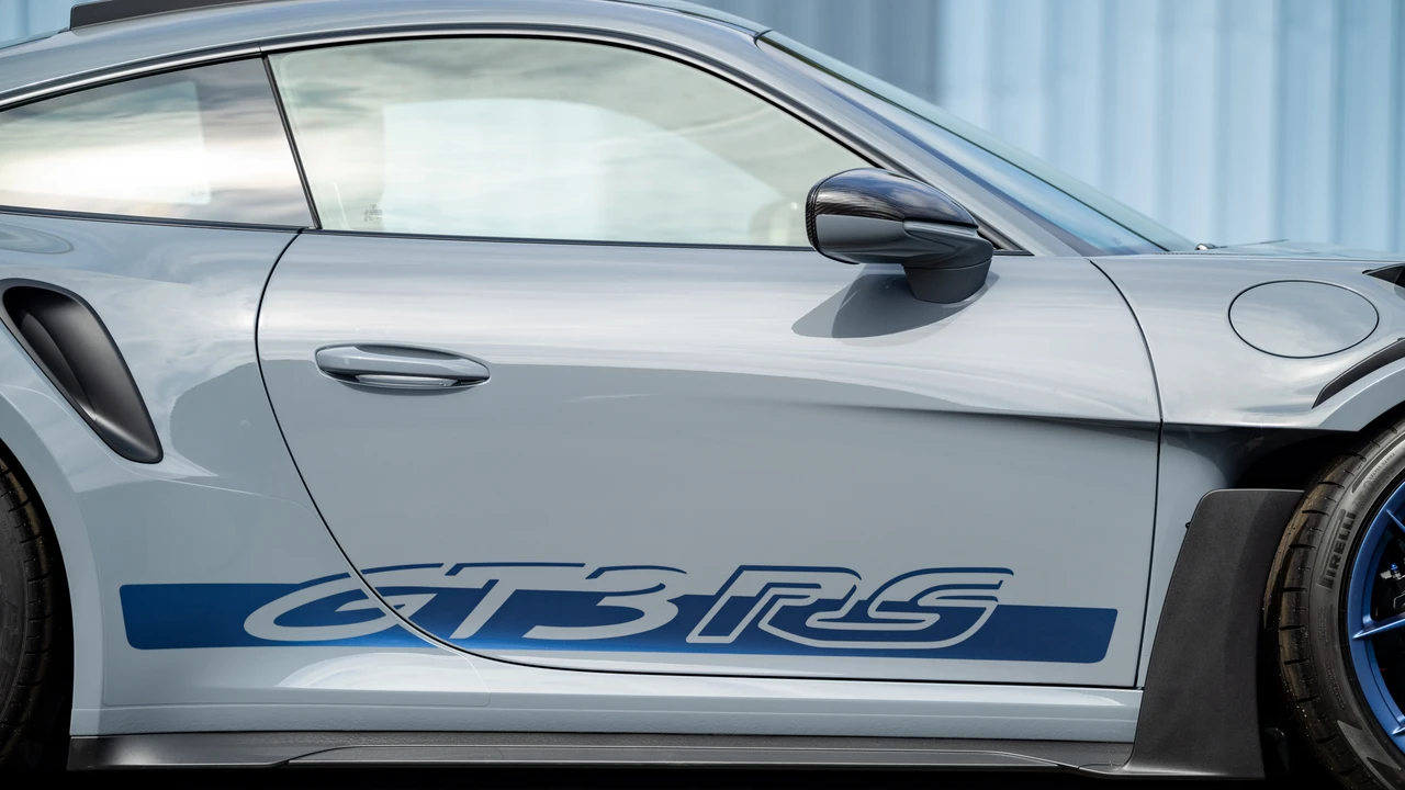 2025 Porsche 992 GT3 RS - Image 22 of 31
