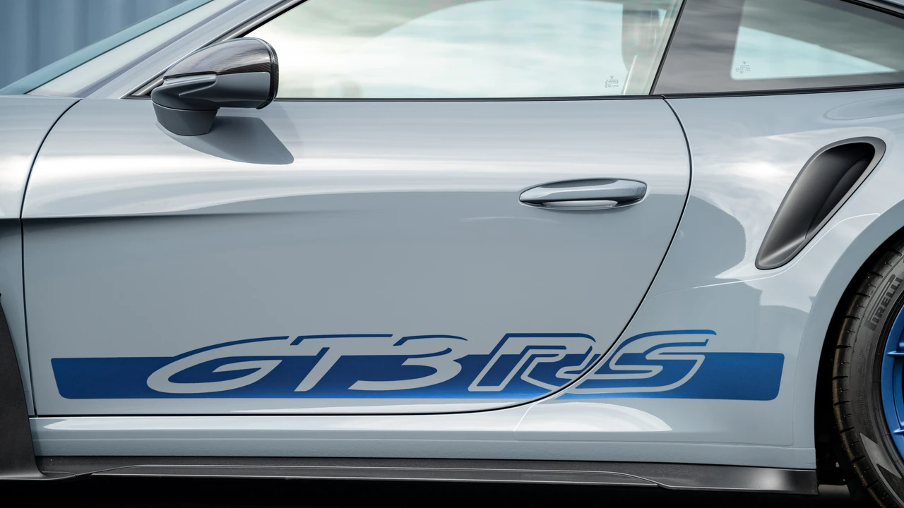 2025 Porsche 992 GT3 RS - Image 21 of 31