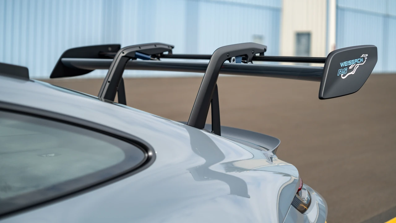2025 Porsche 992 GT3 RS - Image 29 of 31