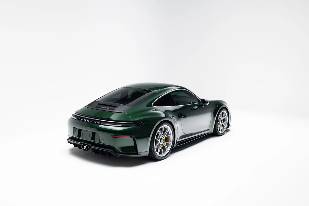 2025 Porsche 992 GT3 Touring - Image 18 of 31