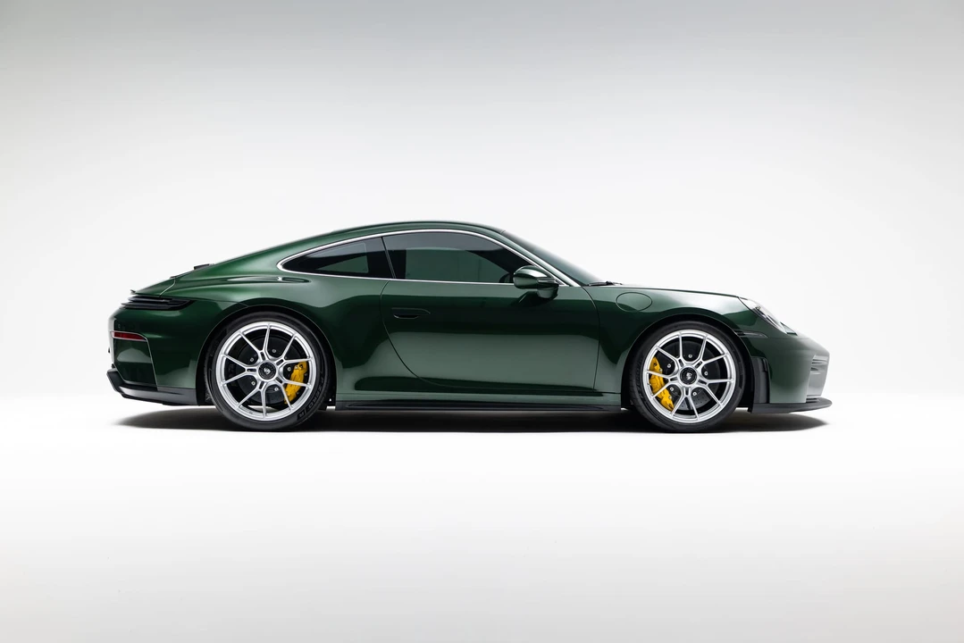 2025 Porsche 992 GT3 Touring - Image 16 of 31