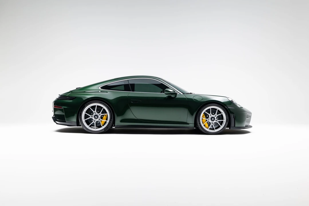 2025 Porsche 992 GT3 Touring - Image 15 of 31