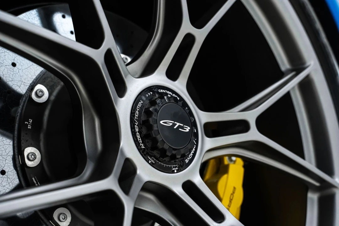 2025 Porsche 992 GT3 - Image 19 of 31