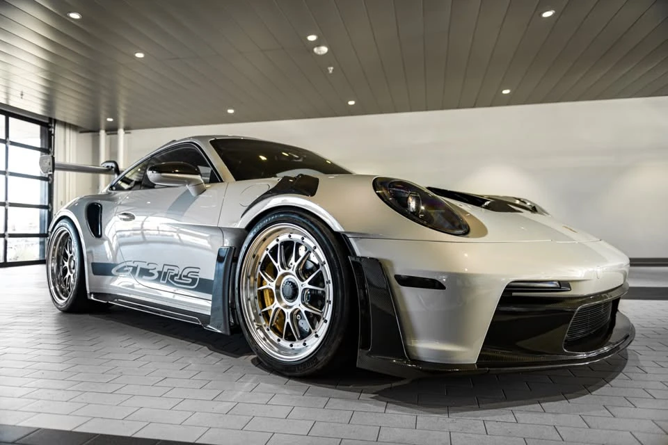 2025 Porsche 992 GT3 RS - Image 16 of 18